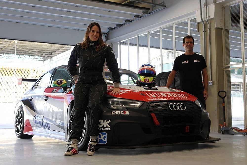 TCR South America: Bia Figueiredo realiza teste com Audi em Interlagos