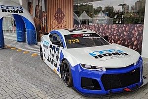 GT Sprint Race: carro de Adalberto Baptista é exposto em loja; veja