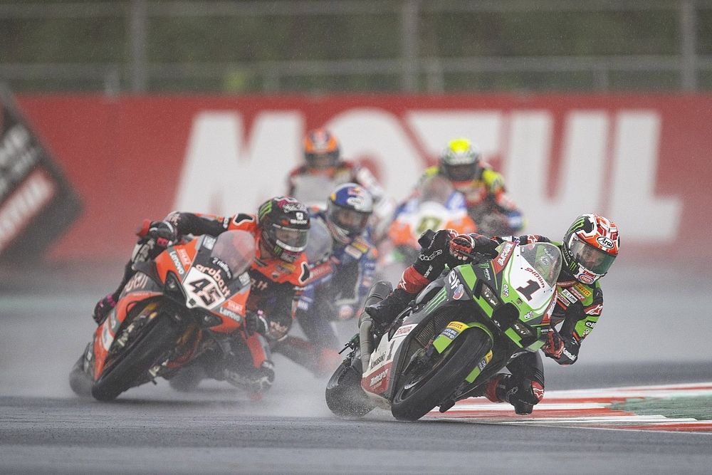 Trzynaście spotkań World Superbike 2022