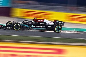 Waarom Mercedes Bottas zo lang door liet rijden op eerste set banden