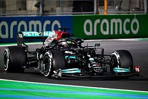 Hamilton may have given up fastest lap if he saw wing damage