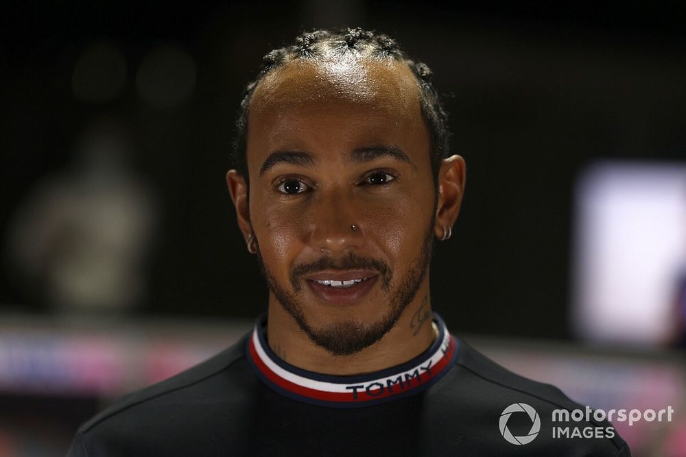 Hamilton "more relaxed than ever" in Verstappen F1 title fight