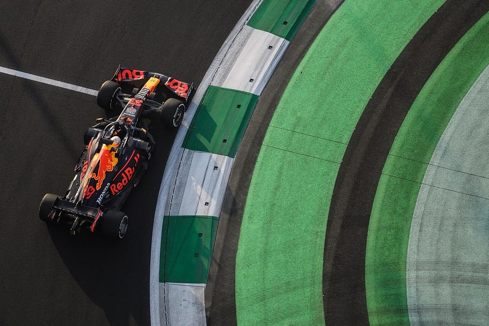 F1サウジアラビア初日、メルセデス勢の後塵拝したフェルスタッペン「タイヤを機能させるのに苦戦した」
