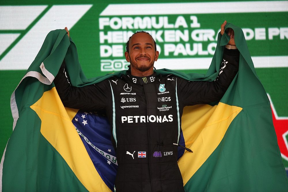 Podio: ganador Lewis Hamilton, Mercedes 