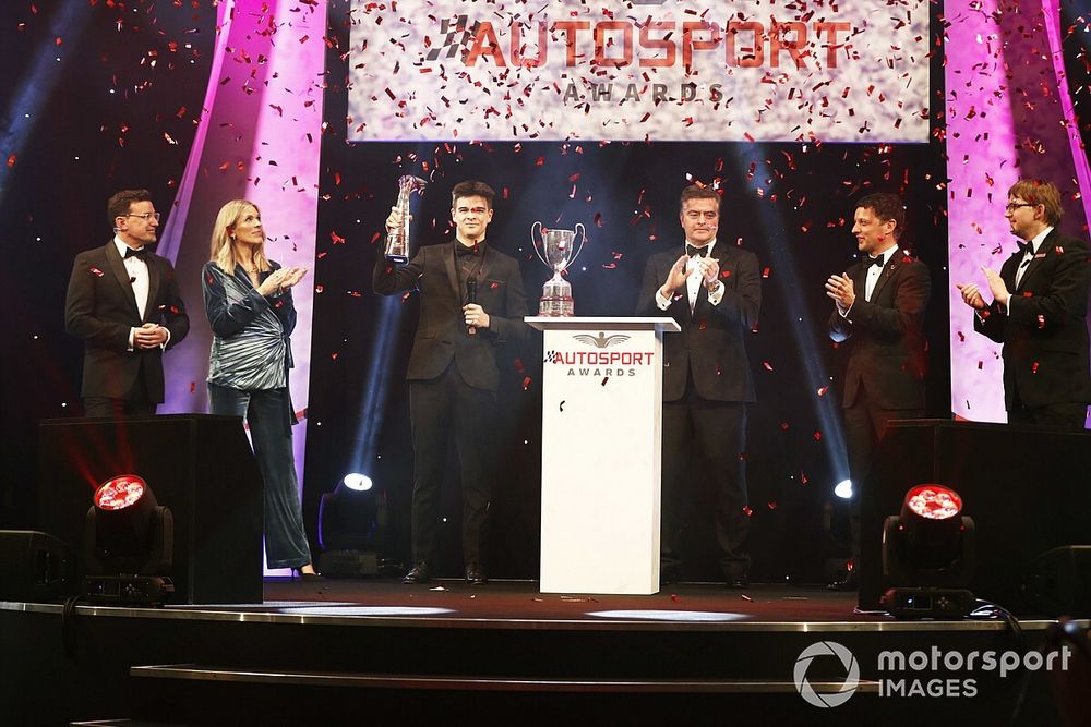 Zak O'Sullivan, Aston Martin Autosport BRDC Young Driver of the Year Award winner on stage with his award alongside Andy Stevenson 