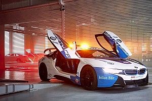Új ruhába bújtatták a Formula E biztonsági autóját