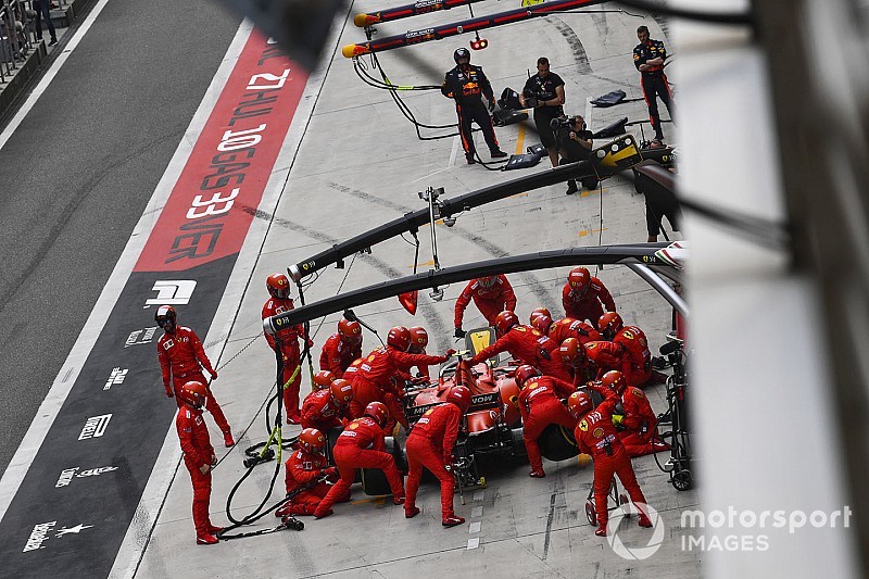 A szabályváltozásnak váratlan hatása van a Red Bull és a Ferrari bokszutcai munkájára