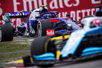 Albon szenzációs menetelése Kínából: Gasly utódja lehet? (VIDEÓ)