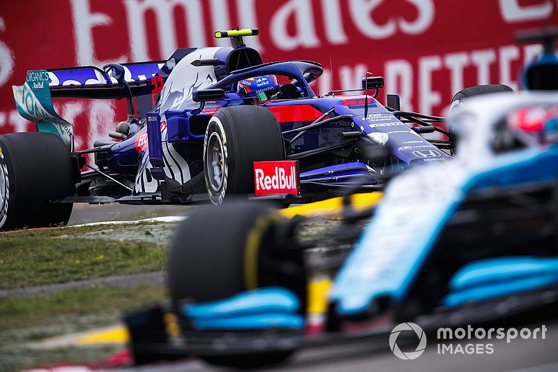 Albon szenzációs menetelése Kínából: Gasly utódja lehet? (VIDEÓ)