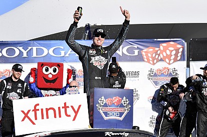 Kyle Busch segue dominante e vence em Las Vegas na Xfinity