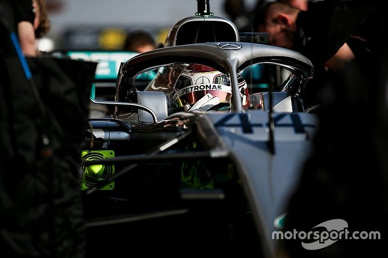 Hamilton a kulisszák mögött: irány Melbourne, jöhet az új F1-es szezon első versenye!