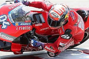 Test MotoGP Losail, Giorno 1: alle 20 è doppietta Ducati, cadono Marquez e Iannone