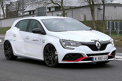 Новий хетчбек Renault Megane RS Trophy-R «засвітився» на Нордшляйфе
