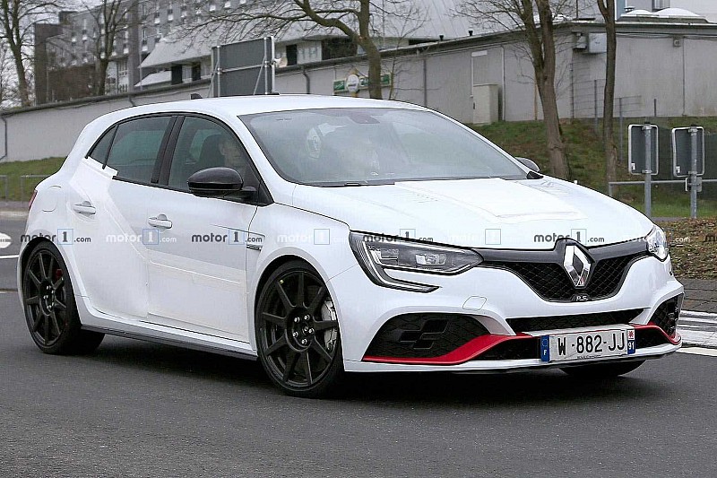 Новий хетчбек Renault Megane RS Trophy-R «засвітився» на Нордшляйфе