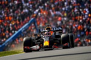 Verstappen komoly előnnyel verte a két Mercedest, Sainz csúnyán összetörte a Ferrarit