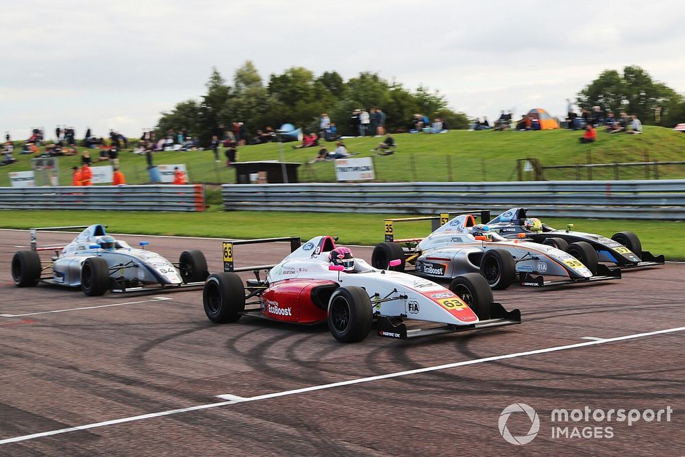 TOCA supports in action at Thruxton as historics hit the track for Gold Cup