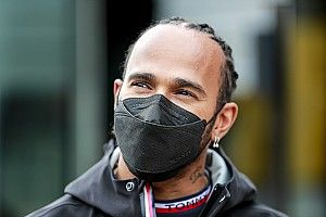 F1 - Hamilton diz que seria "muito bom" ter Russell na Mercedes em 2022: "Ele é o futuro"