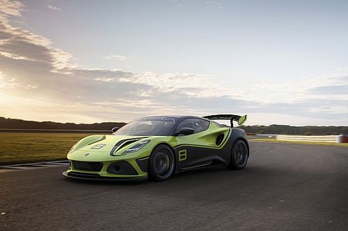 Lotus torna in azione nel GT con la nuova Emira GT4