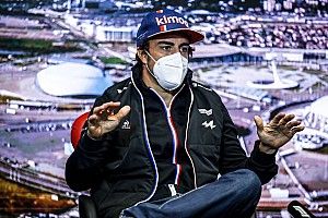 Alonso diz que rápida adaptação na volta à F1 é graças a Ocon
