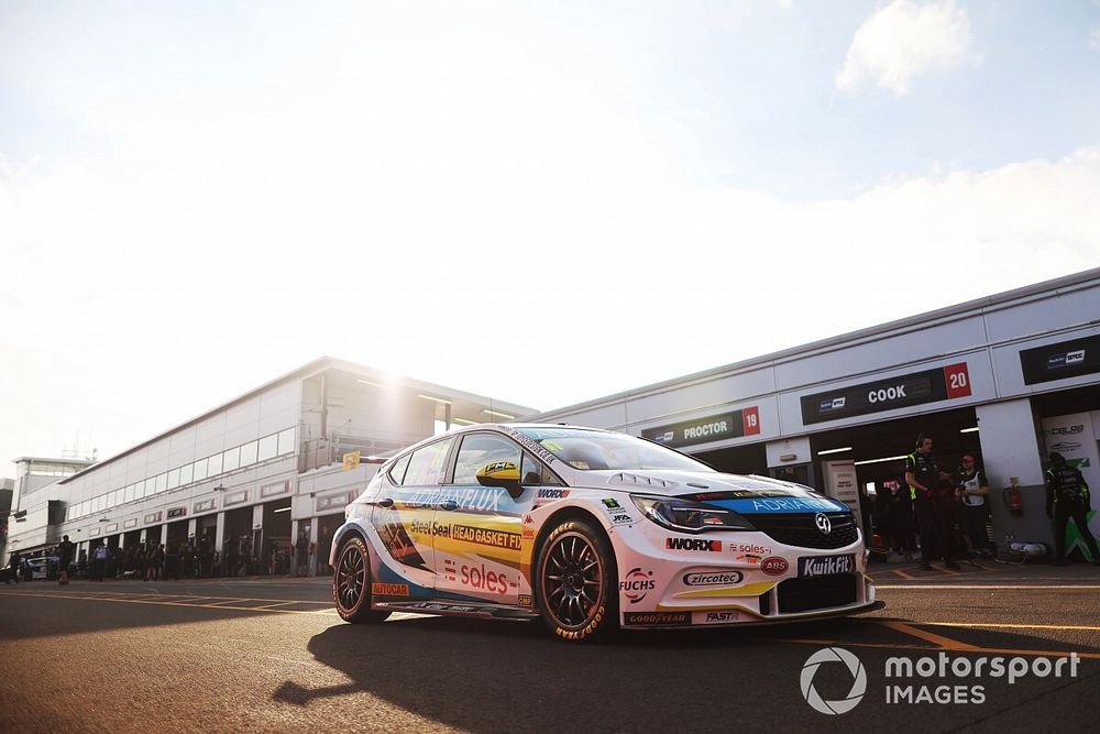 Donington Park BTCC: Plato tops practice from Smiley