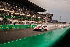 H+1 - Une Toyota émerge du chaos