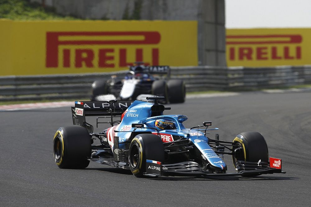 Fernando Alonso, Alpine A521, George Russell, Williams FW43B