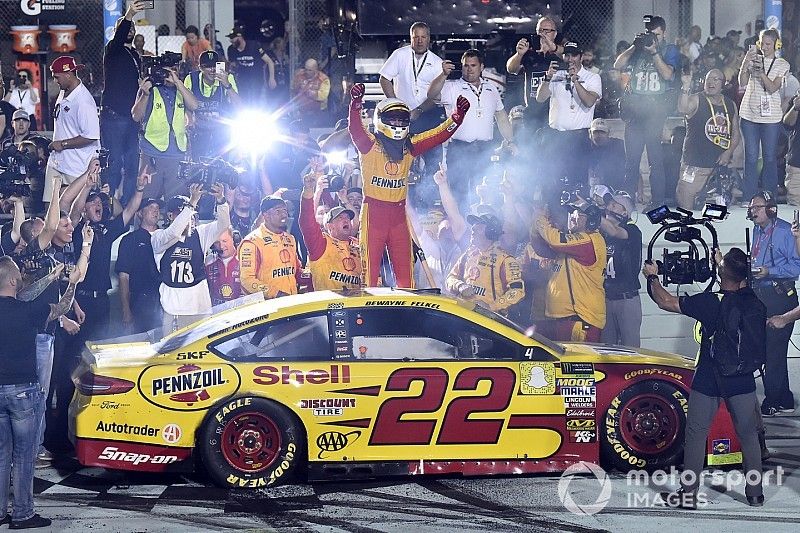 Логано впервые стал чемпионом NASCAR Cup