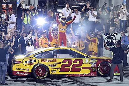 Логано впервые стал чемпионом NASCAR Cup