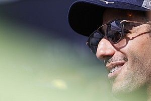 Ricciardo no cree que exista algo "errático" en el manejo de Vettel