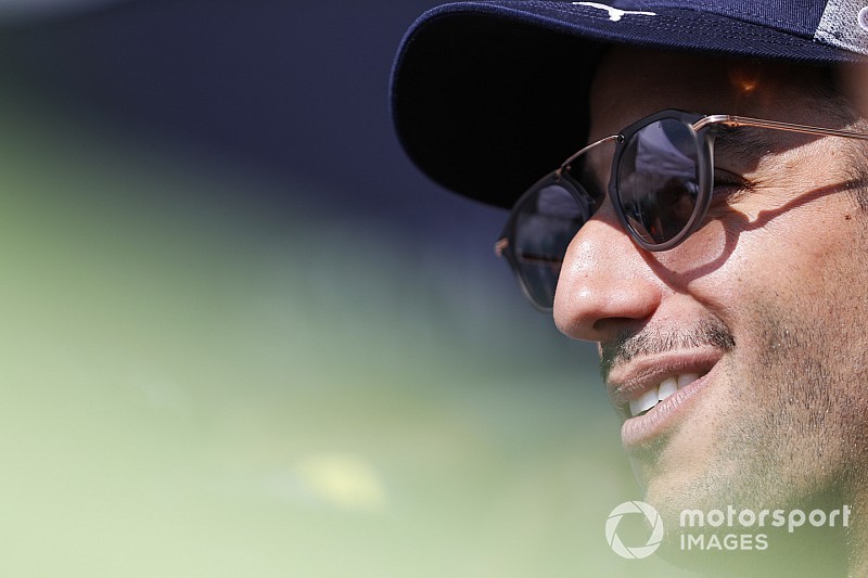 Ricciardo no cree que exista algo "errático" en el manejo de Vettel