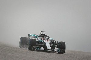 Hamilton cierra el mojado viernes de Austin en cabeza