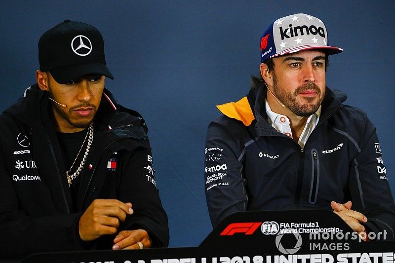 Lewis Hamilton, Mercedes AMG F1, e Fernando Alonso, McLaren alla conferenza stampa