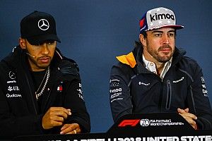 Hamilton dice que Alonso erró al pensar que controlaba el mercado de pilotos