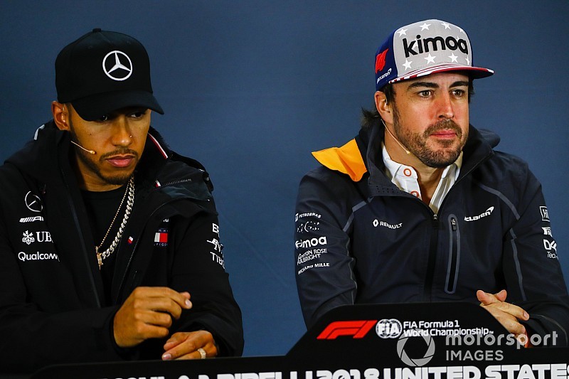 Hamilton: "Alonso? Il suo errore è stato credere di controllare il mercato piloti 2014"