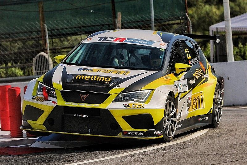 Portugal: Salvador domina il weekend di Vila Real con la Cupra