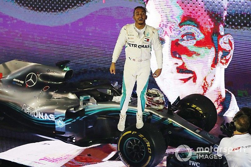 Il vincitore della gara Lewis Hamilton, Mercedes AMG F1 W09