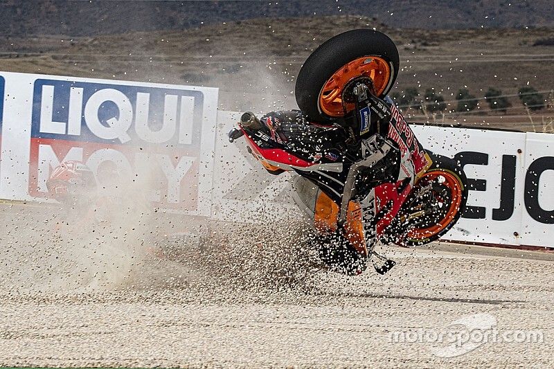 Fotos: la impresionante caída de Márquez en Aragón 2019