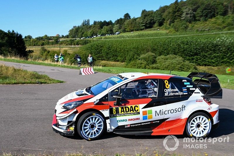 Tanak aprovecha un error de Neuville para respirar