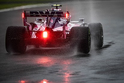 Pilotos disgustados con el comportamiento de los neumáticos de lluvia