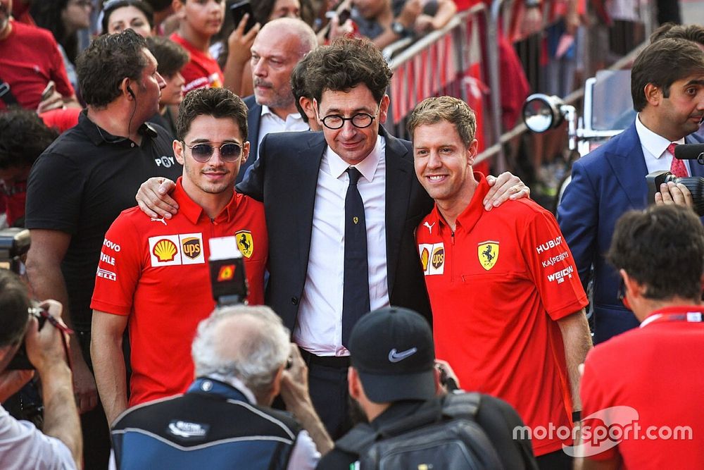 Charles Leclerc, Ferrari, Mattia Binotto, y Sebastian Vettel, Ferrari