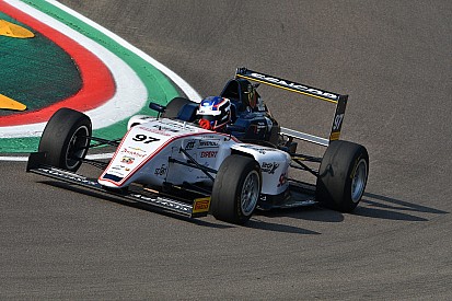 Stanek: è tripletta di pole position ad Imola