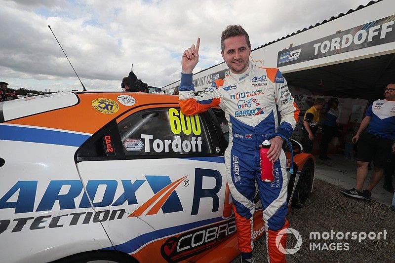 Pole sitter Sam Tordoff, AMD Tuning Honda Civic