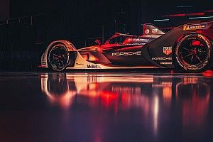 A Formula E egyszerűen király: 3 perc, 40 előzés (videó)