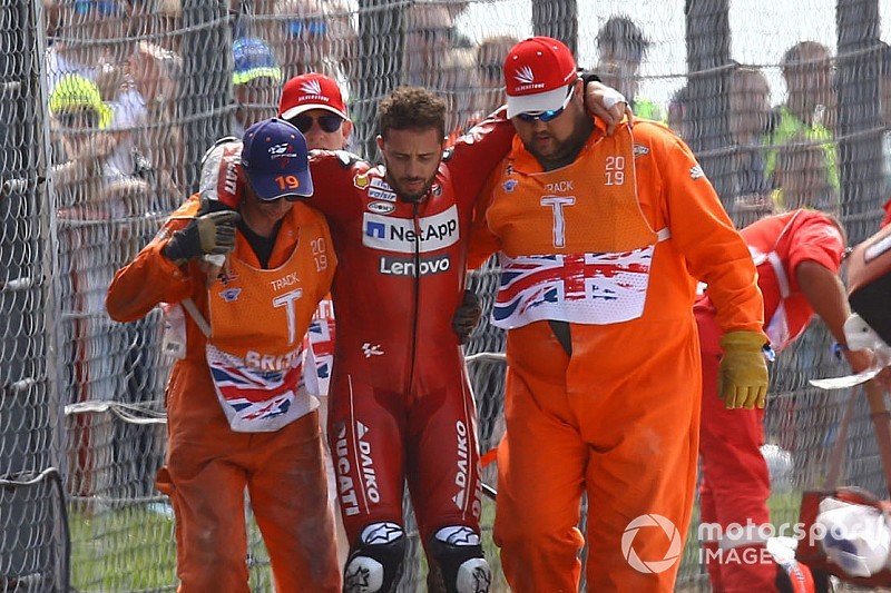 Videón is Dovizioso nagy bukása Silverstone-ból