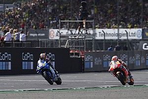 Rins verslaat Marquez op sensationele wijze in Britse GP