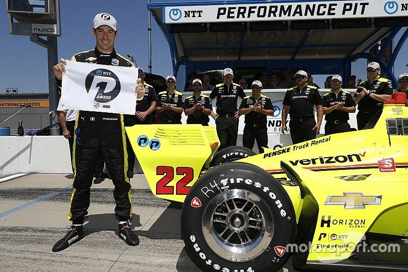 Pole award winner Simon Pagenaud, Team Penske Chevrolet