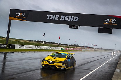 The Bend TCR: Moffat takes sensational pole