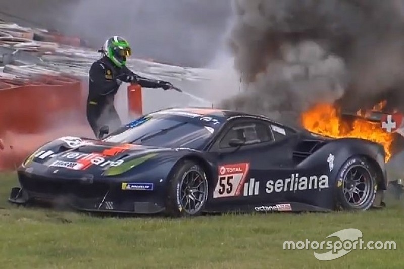 VÍDEO: Ferrari pega fogo e causa pânico a piloto nas 24 Horas de Nurburgring