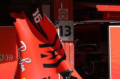 Váratlan húzás: rövidebb borda került a Ferrarira
