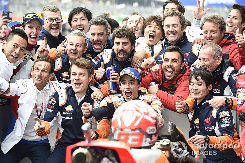 Dubbel succes voor familie Marquez: "Ik moest ook winnen"